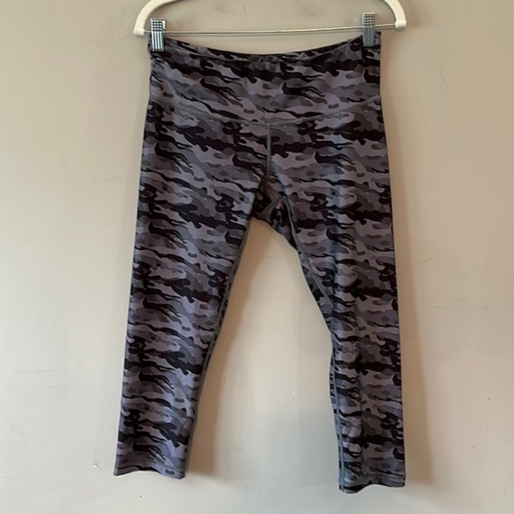 Orangetheory Black Camo High Stretch Cropped Legging Size medium